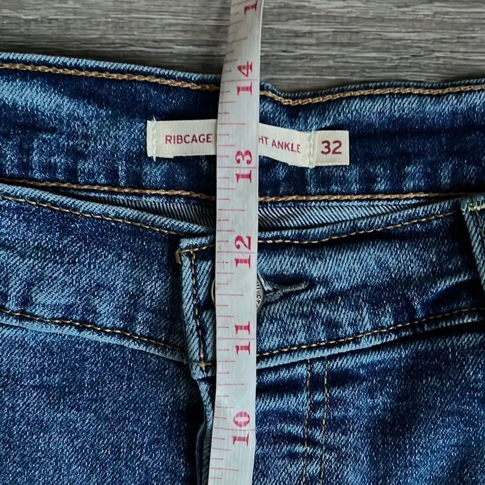 Levi's Ribcage Straight Ankle Jeans - Picture 10 of 13